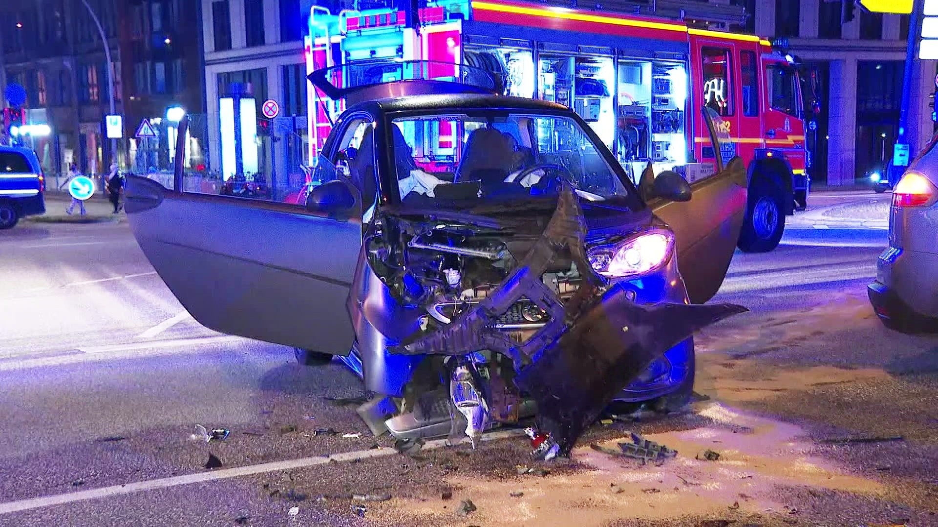 Vier Verletzte bei Frontal-Crash in der Hamburger Innenstadt