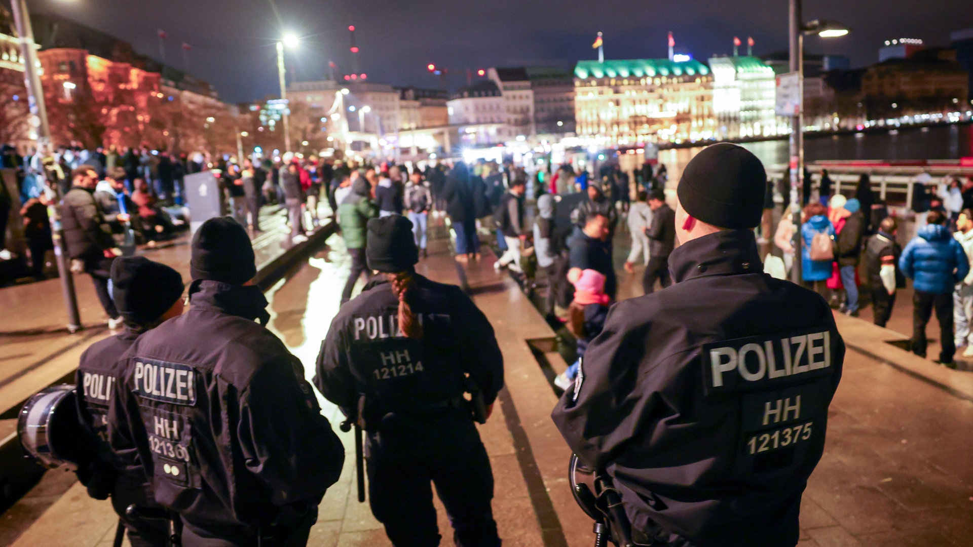 Silvester: So feierte Hamburg den Jahreswechsel