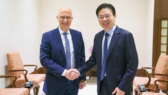 In Singapur wurde Hamburgs Bürgermeister Peter Tschentscher von Ministerpräsident Lawrence Wong empfangen. © Freie und Hansestadt Hamburg 