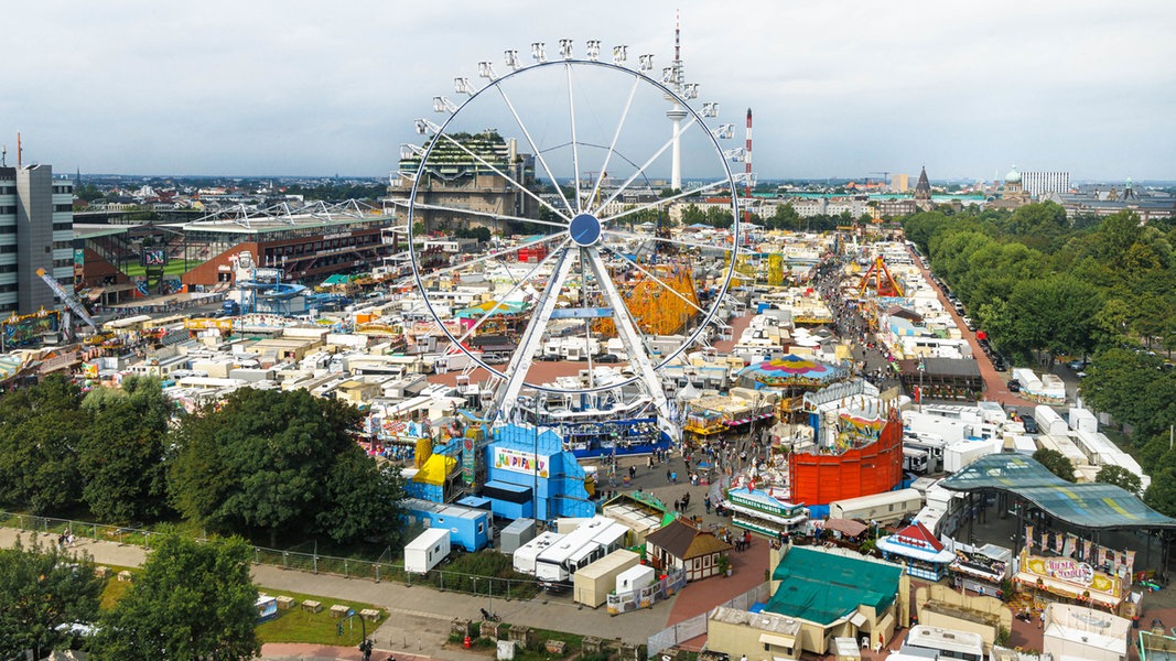 Blick aus der Luft aus das Heiligengeistfeld am ersten Tag des Sommerdoms 2024.