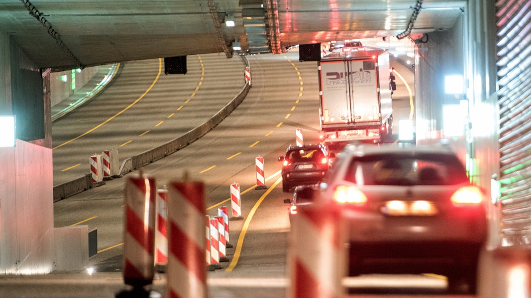 A7-Deckel in Stellingen bald voll in Betrieb | NDR.de