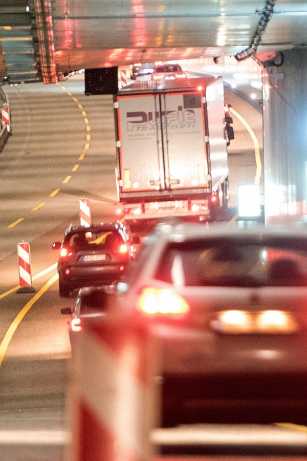 A7-Deckel in Stellingen bald voll in Betrieb | NDR.de