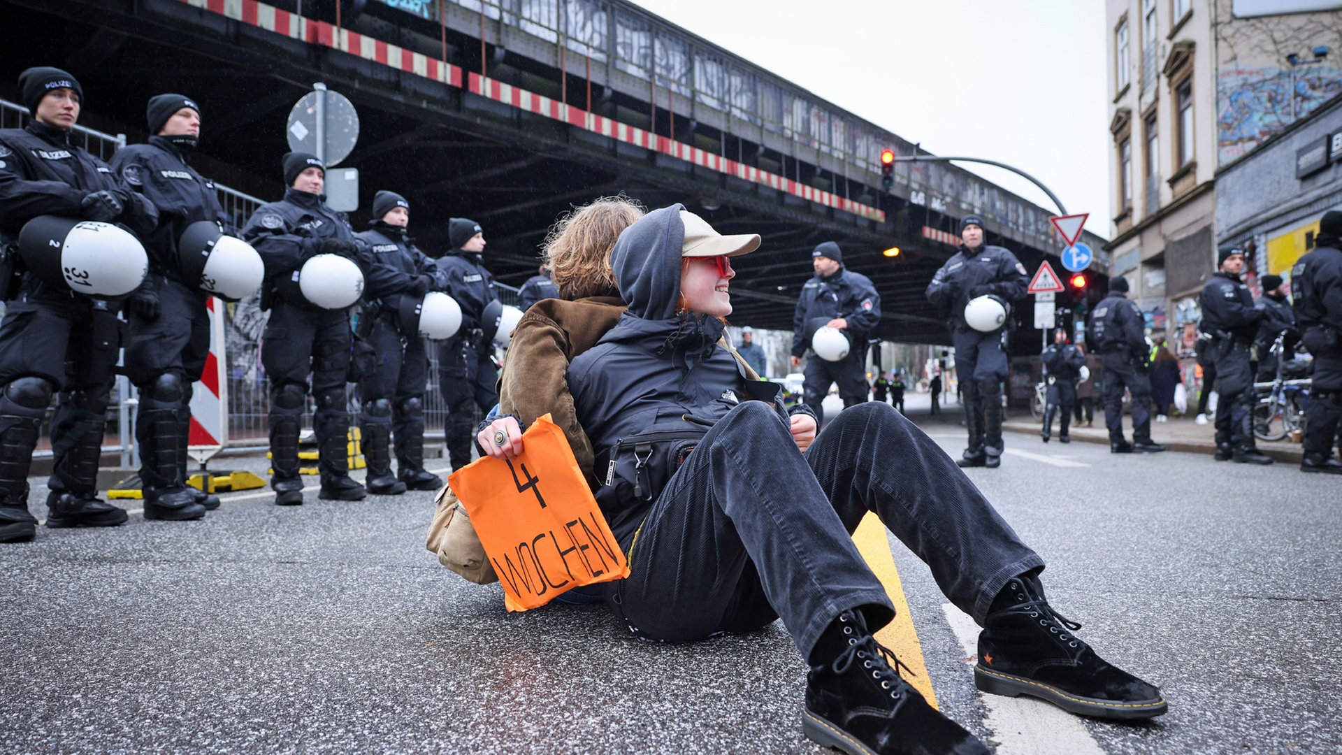 Sternbrücke in Hamburg: Proteste gegen Abriss-Start