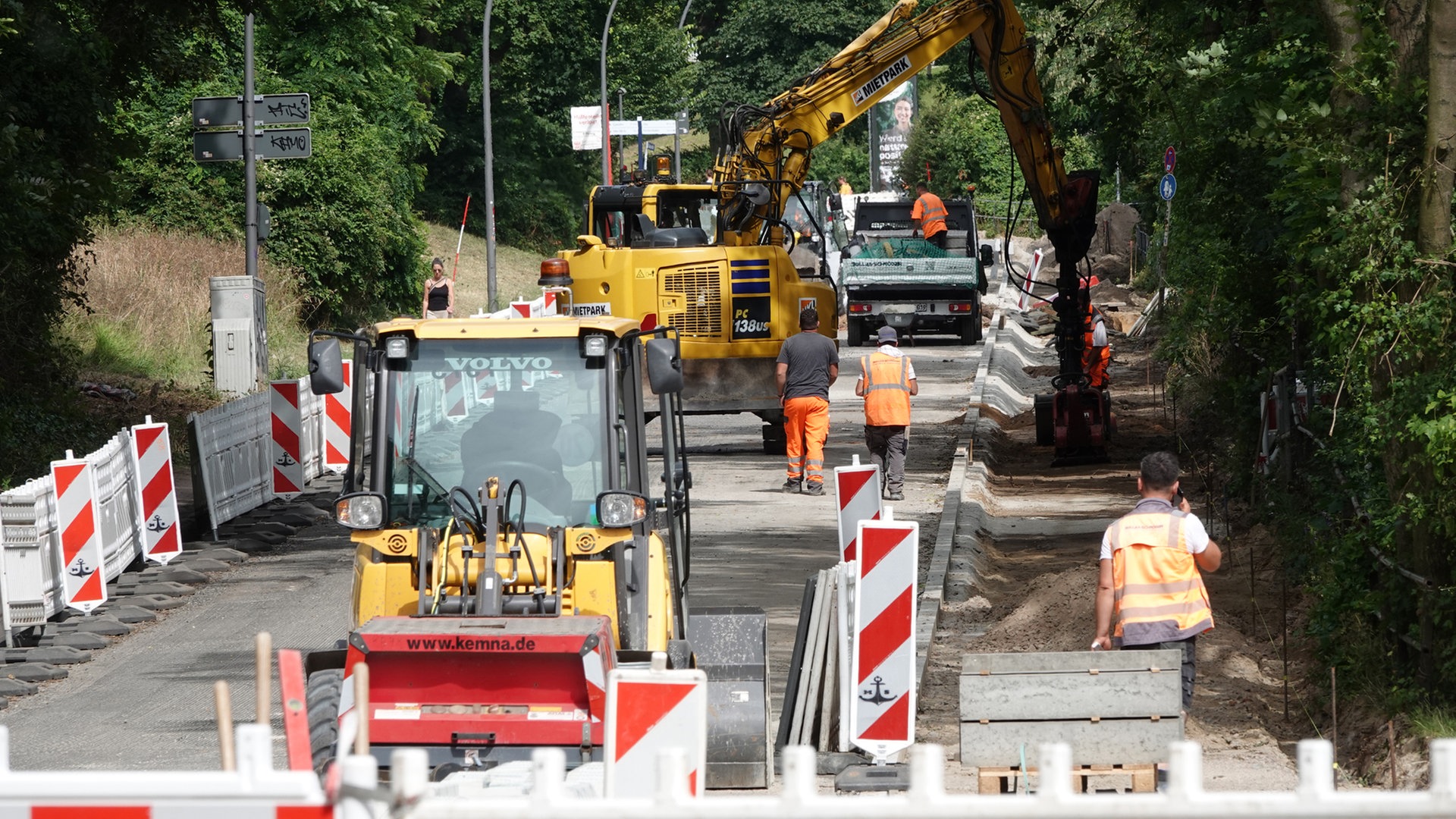 Viele Straßenumbauten in Hamburg erneut teurer als geplant