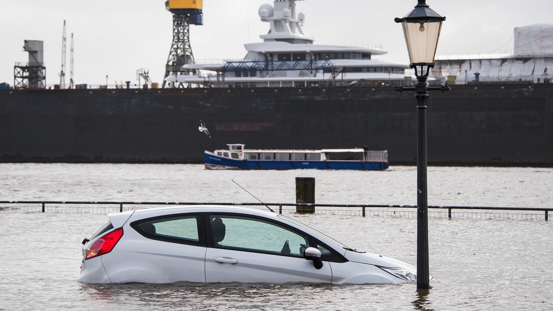 Erneut Warnung vor Sturmflut an Nordsee, Elbe und Weser