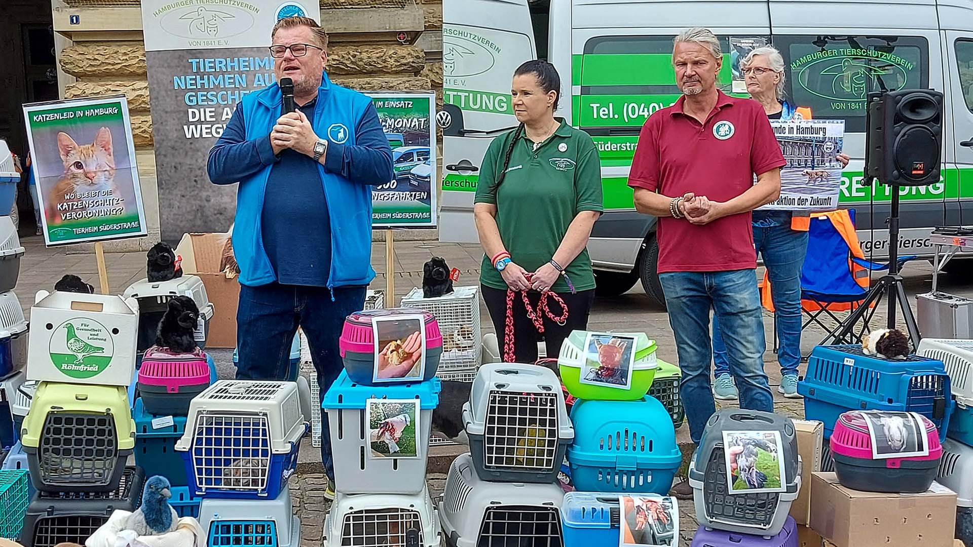 Tierschutz-Organisationen demonstrieren in Hamburg