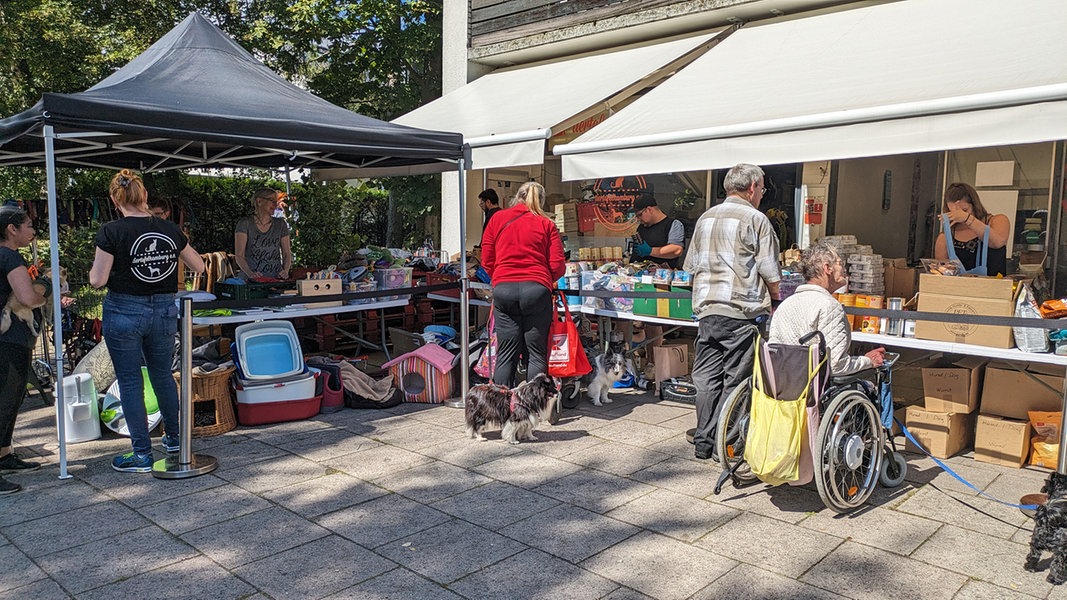 Bei der Tiertafel in Hamburg hat die Ausgabe wieder gestartet.