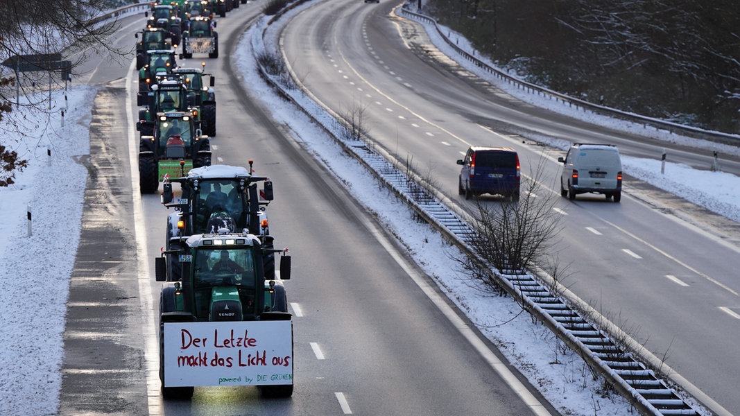 Bauernproteste Am Montag: Blockaden Und Staus In Vielen Städten | NDR ...