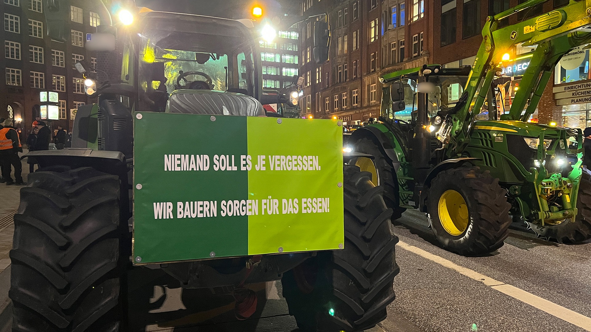 Bauern-Demo: 85 Trecker in der Hamburger Innenstadt