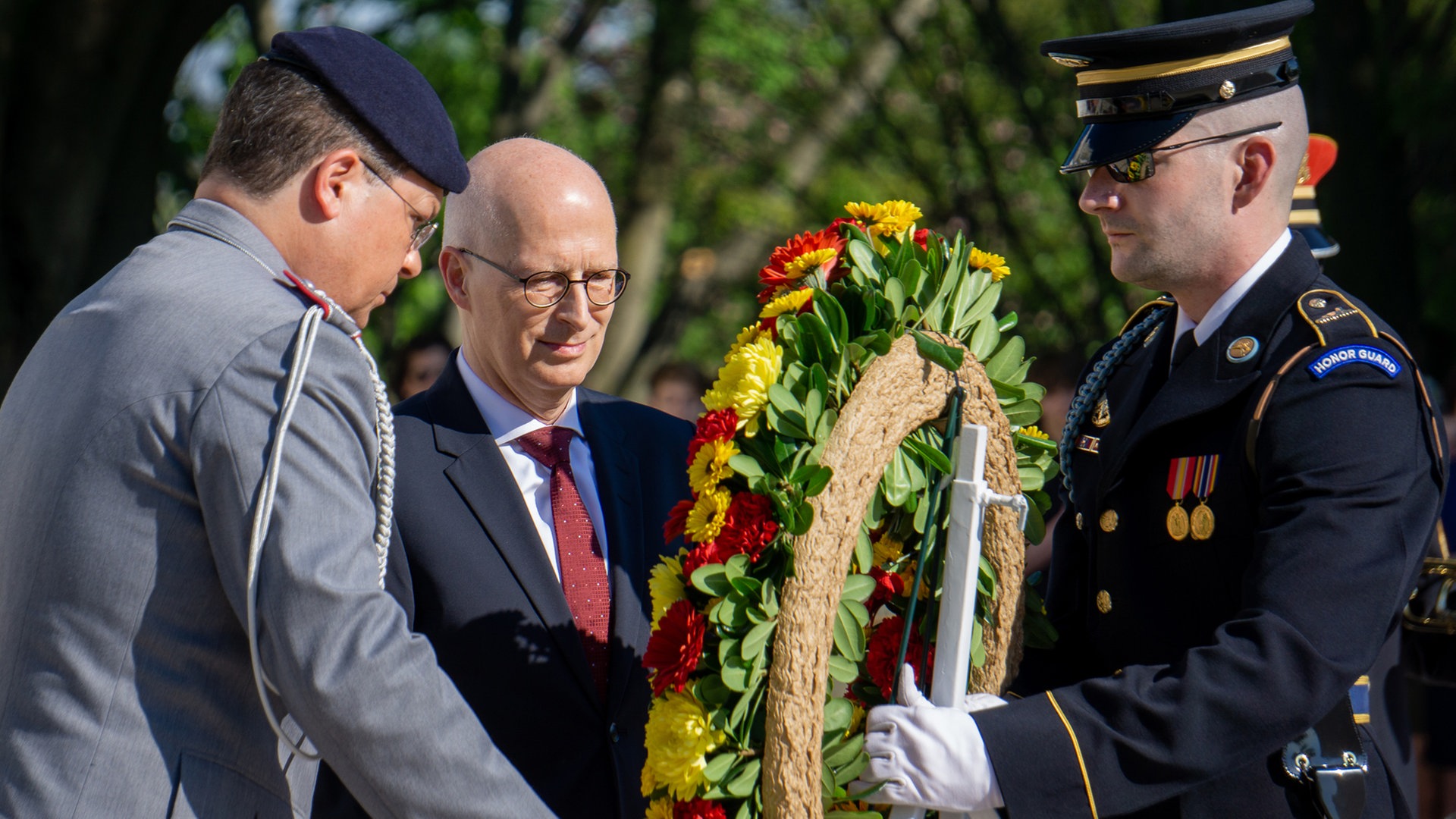 USA-Reise: Tschentscher besucht Soldatenfriedhof in Arlington