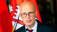 Peter Tschentscher bei einer Rede im Hamburger Rathaus. © picture alliance / dpa Foto: Daniel Bockwoldt