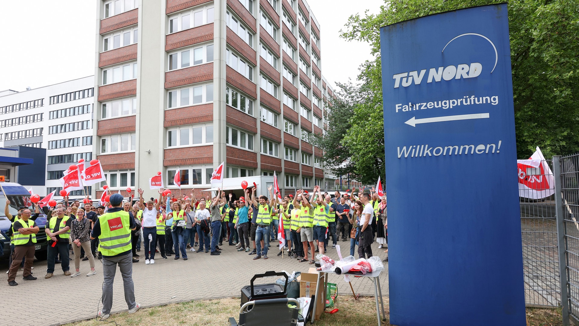 Gewerkschaft ver.di ruft TÜV-Beschäftigte zu Warnstreik auf