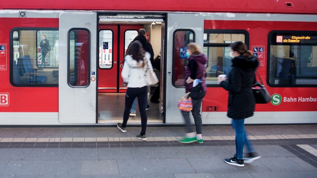 Hamburger fahren wieder mehr Bus und Bahn NDR.de