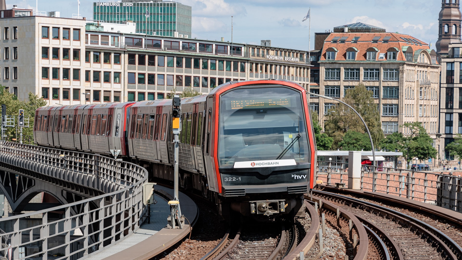 Hamburgs S- und U-Bahnen sind im Sommer unpünktlicher geworden