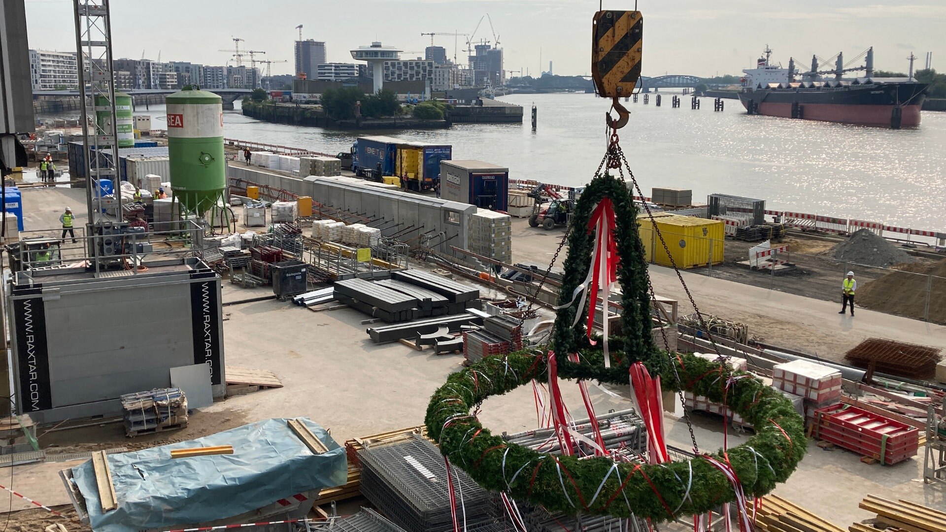 Überseequartier: Hamburgs größte Baustelle feiert Richtfest