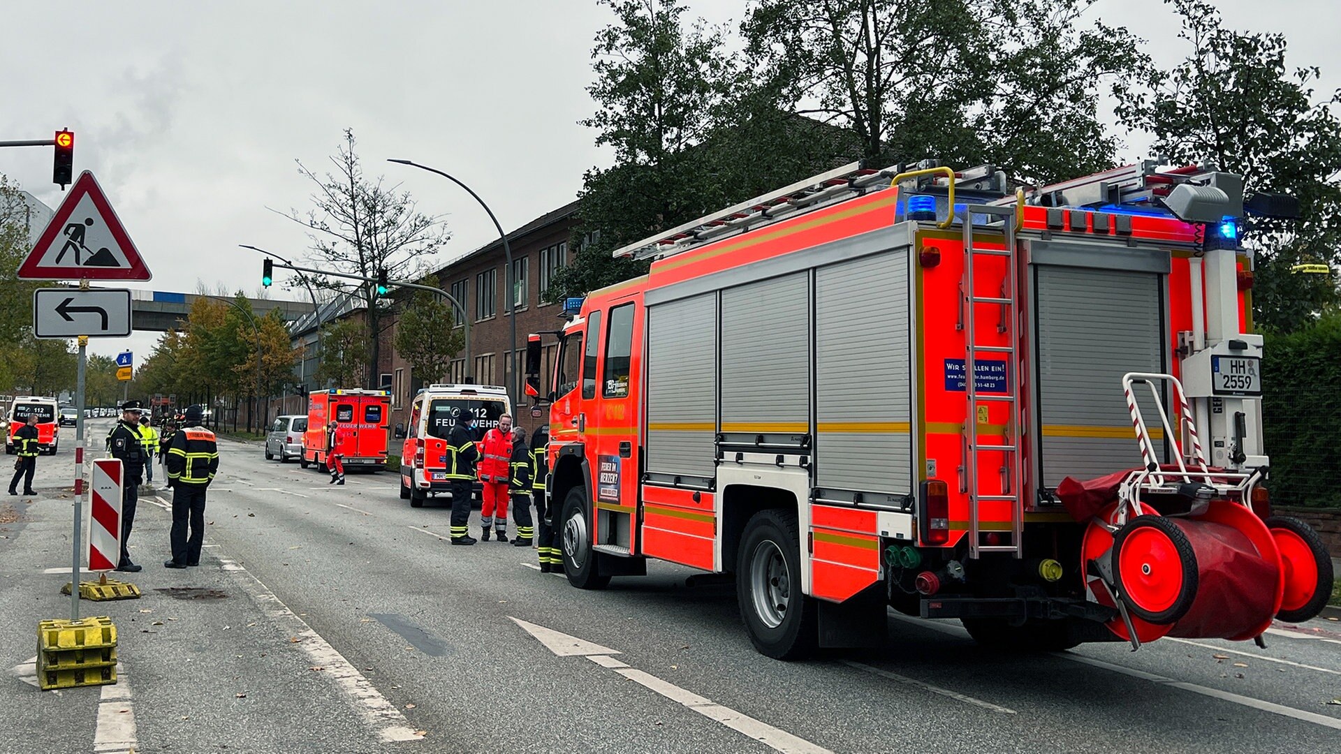 Von Lkw erfasst: Frau stirbt bei Unfall in Hammerbrook