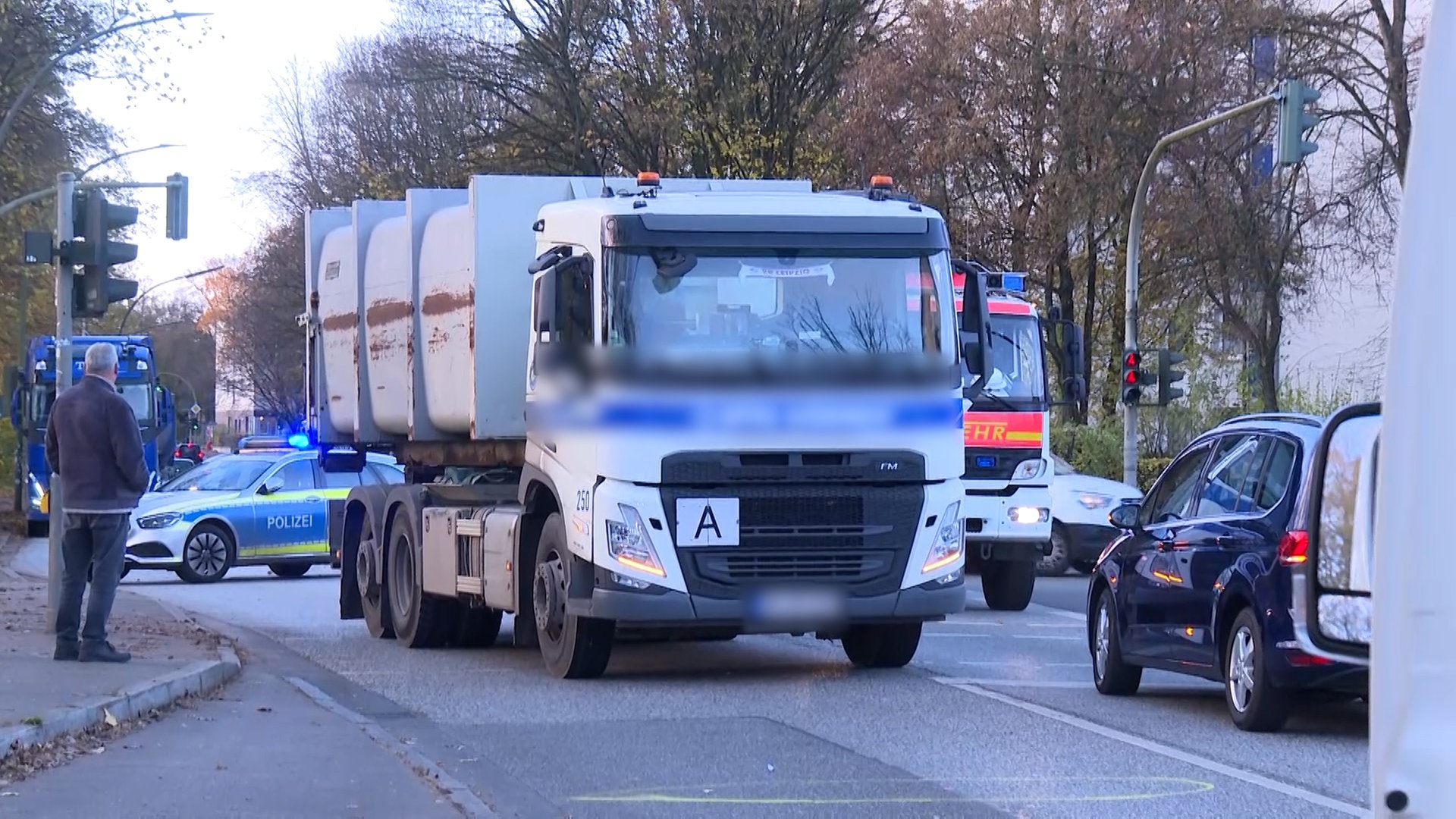 Unfall in Lurup: Fußgängerin von Lastwagen erfasst