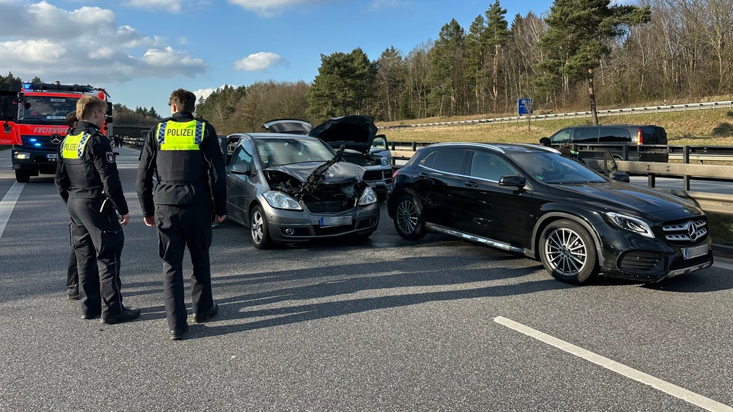 Unfall auf der A7: Vier Autos fahren in Hamburg ineinander