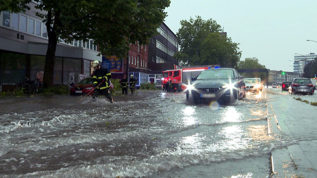 Unwetter sorgt für knapp 900 Feuerwehreinsätze in Hamburg