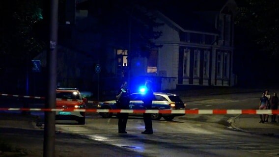 Feuerwehr und Polizei sind rund um die Uhr im Einsatz. © NEWS5 