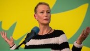 Stefanie von Berg (Grüne) hält eine Rede. © Imago 