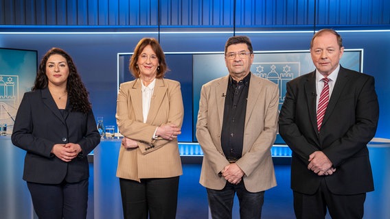 "Hamburg hat die Wahl" mit den Spitzenkandidat*innen der vier kleineren Bürgerschaftsparteien, Cansu Özdemir (Linke), Katarina Blume (FDP), Jochen Brack (BSW) und Dirk Nockemann (AfD). © NDR Foto: Ralf Pleßmann