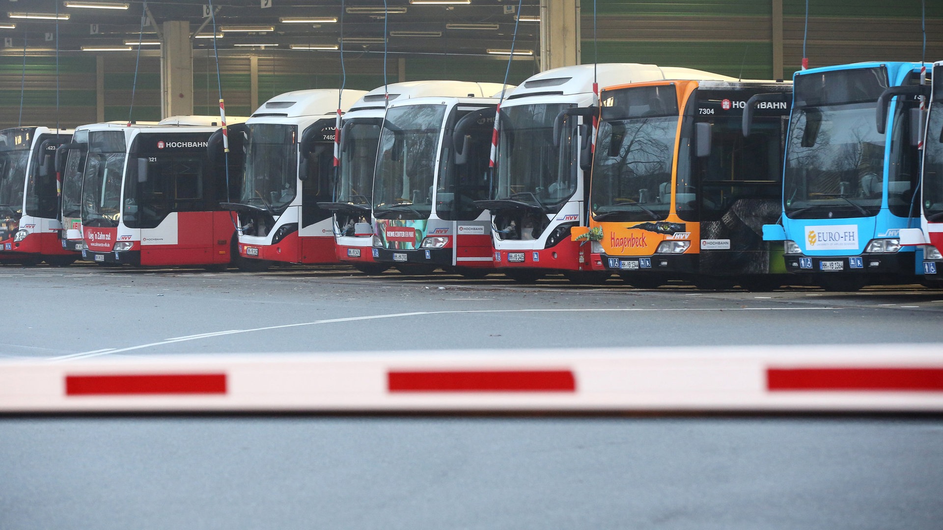 Ver.di ruft für Freitag zu Warnstreiks im Nahverkehr auf