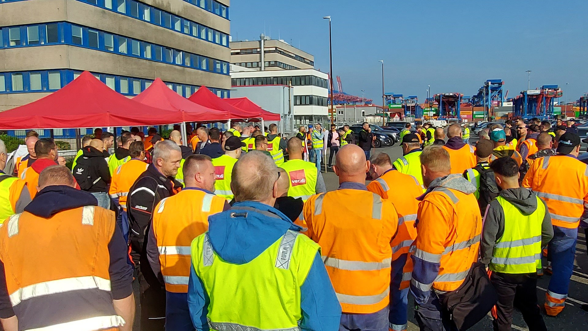 Hamburger Hafen: Ver.di ruft zu Warnstreik auf