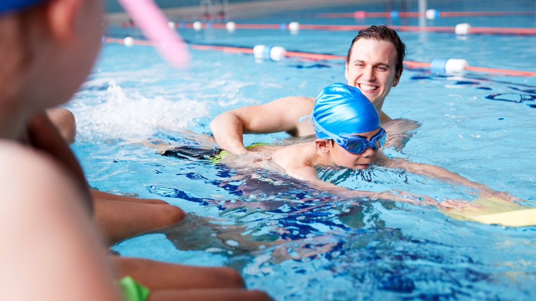 Aktion „Welle machen“: Schwimmlehrer-Ausbildung gestartet