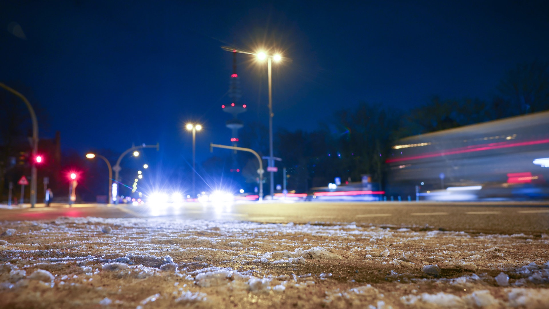 Winterwetter: Glatte Straßen und Flugausfälle in Hamburg