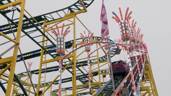 Die Wilde Maus auf dem Hamburger Dom. © NDR 