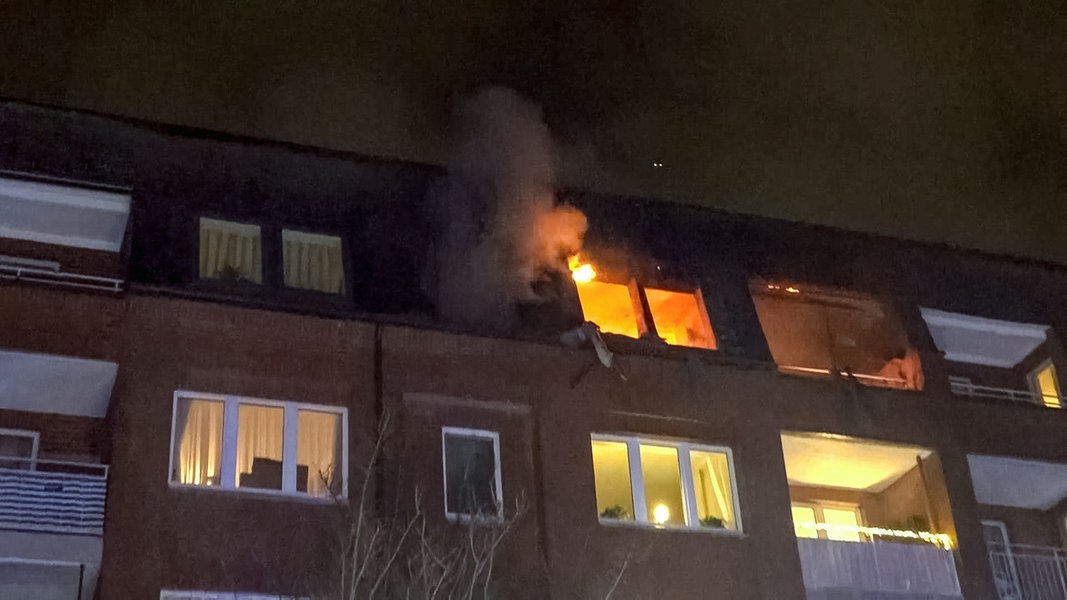 Drei Verletzte durch Brand in Mehrfamilienhaus in Hamburg