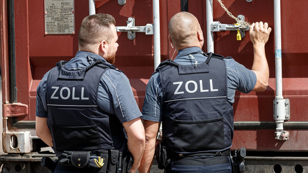 Stralsund: Zoll gelingt Schlag gegen Markenpiraten