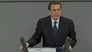 Screenshot Tagesschau vom 12. 9. 2001 - Bundeskanzler Gerhard Schröder verliest im Bundestag seine Regierungserklärung zu den Terroranschlägen in den USA. © NDR 