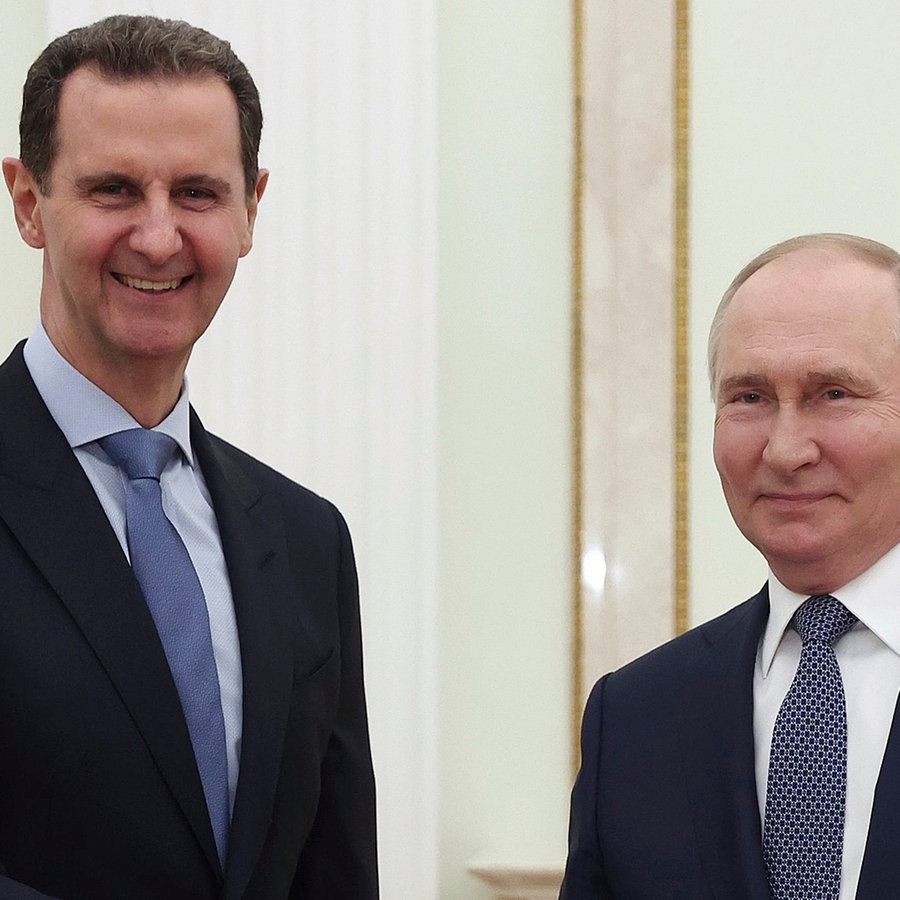 Syriens damaliger Baschar al-Assad bei einem Treffen mit Russlands Präsident Wladimir Putin im Juli 2024. © dpa-Bildfunk/Kremlin Pool Sputnik via AP Foto: Valery Sharifulin