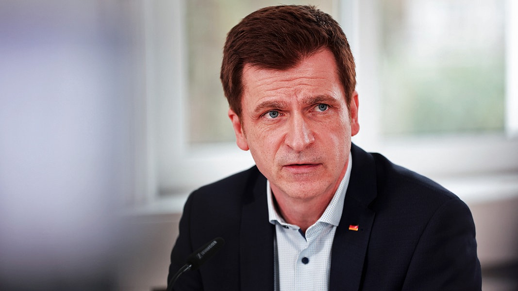 Porträtbild von André Berghegger (CDU), Vorsitzender des Deutschen Städte- und Gemeindebundes.