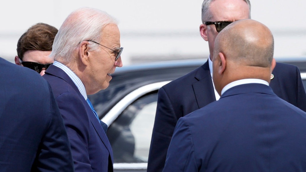 US-Präsident Biden ist am Flughafen von Las Vegas auf dem Weg zur Air Force One.