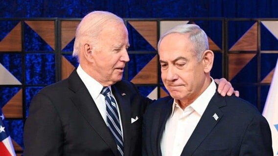 Joe Biden (l.), Präsident der USA, und Benjamin Netanjahu, Ministerpräsident von Israel, bei einem Treffen in Tel Aviv. © dpa bildfunk/GPO Foto: Avi Ohayon