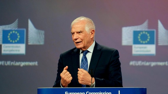 Josep Borrell, Leiter der Außenpolitik der Europäischen Union, bei einer Pressekonferenz. © dpa Bildfunk/AP Foto: Virginia Mayo