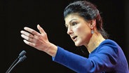 Sahra Wagenknecht, Kanzlerkandidatin und Bundesvorsitzende des Bündnis Sahra Wagenknecht BSW, spricht auf dem Bundesparteitag. © dpa-Bildfunk Foto: Hannes P. Albert