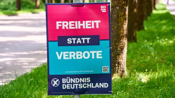 Wahlplakat von Bündnis Deutschland für die Europawahl 2024 © picture alliance / CHROMORANGE | Michael Bihlmayer 