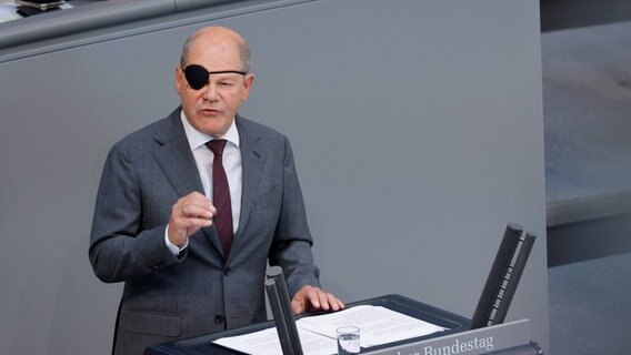 Bundeskanzler Olaf Scholz (SPD) spricht im Bundestag. © IMAGO / Metodi Popow Foto: IMAGO / Metodi Popow