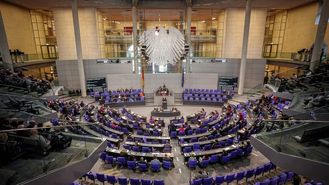 Abschiebungen: Bundestag Beschließt "Rückführungs-verbesserungsgesetz ...