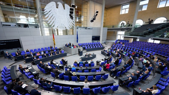 Der Plenarsaal des Bundestages. © dpa Foto: Bernd von Jutrczenka/dpa