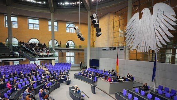 Der Plenarsaal des Deutschen Bundestages © dpa Foto: Michael Kappeler