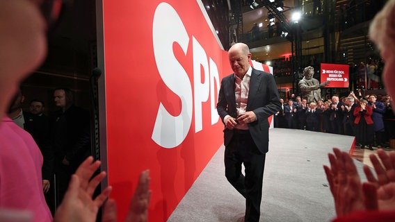 Bundeskanzler Olaf Scholz im Willy-Brandt-Haus in Berlin am Abend der Bundestagswahl. © dpa bildfunk Foto: Hannes P. Albert