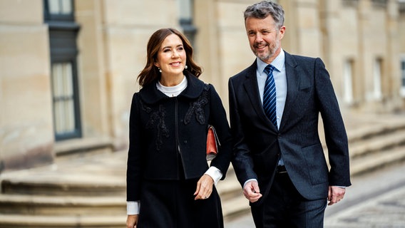 König Frederik X. von Dänemark und Königin Mary von Dänemark bei einem offiziellen Termin in Kopenhagen. © Ida Marie Odgaard/Ritzau Scanpix 