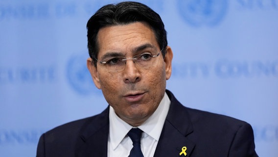 24.09.2024, USA, New York: Israels Botschafter bei den Vereinten Nationen Danny Danon spricht auf einer Pressekonferenz während der 79. Sitzung der Generalversammlung der Vereinten Nationen im UN-Hauptquartier. © AP/dpa Foto:  Julia Demaree Nikhinson