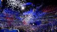 Luftballons werden während des Parteitags der US-Demokraten in Chicago fallengelassen. © Matt Rourke/AP/dpa Foto: Matt Rourke