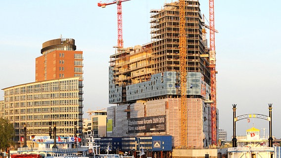 Die Baustelle der Elbphilharmonie in Hamburg. © dpa Foto: Maurizio Gambarini